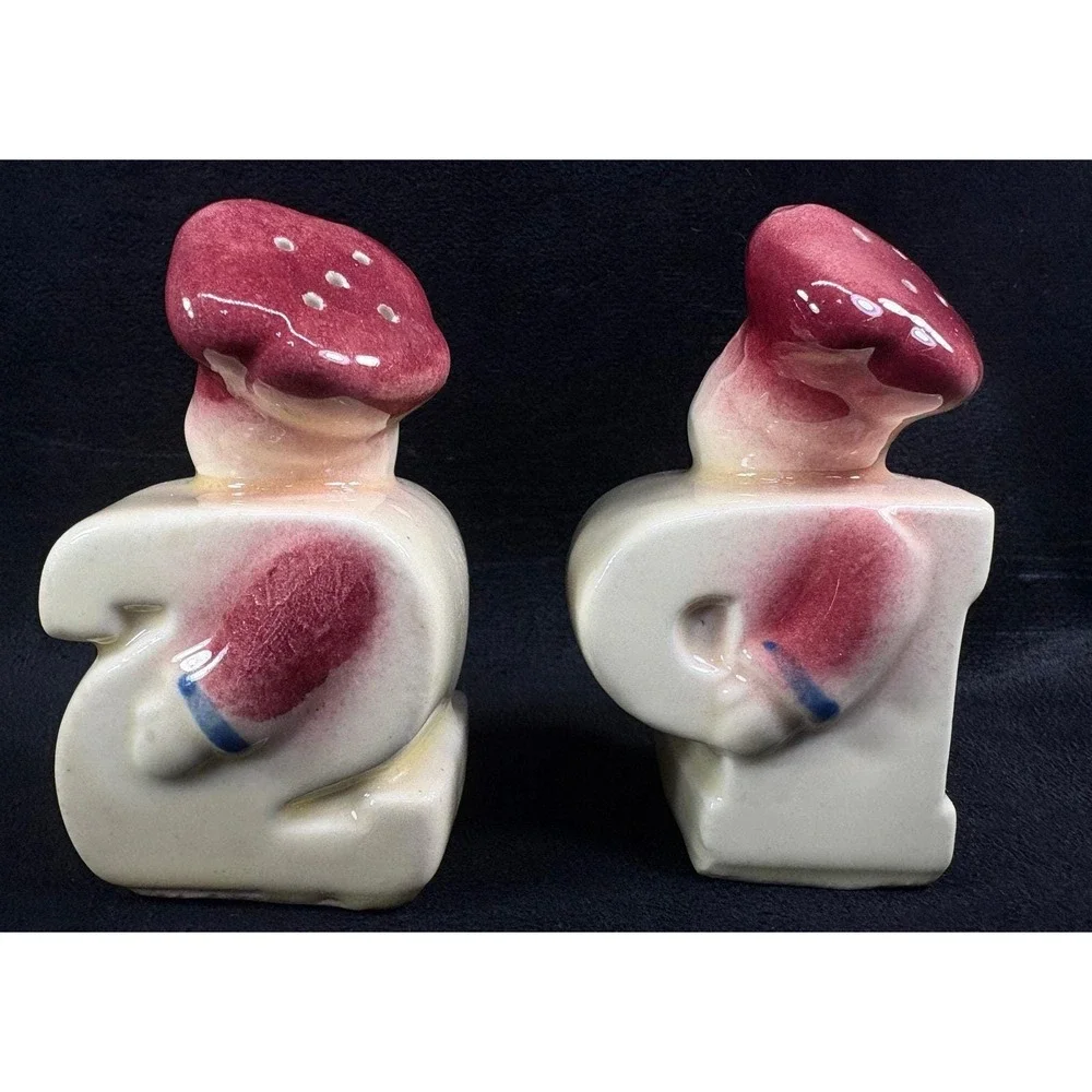 Vintage Shawnee Chef Salt and Pepper Shakers 3.5 Inches Tall No Stoppers‎